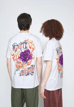 YOURTURN GRAPHIC TEE UNISEX - T-shirt Con Stampa - White -Sconto YOURTURN in Italia 02ef7e2532354ba78c598e4a957ebd4f
