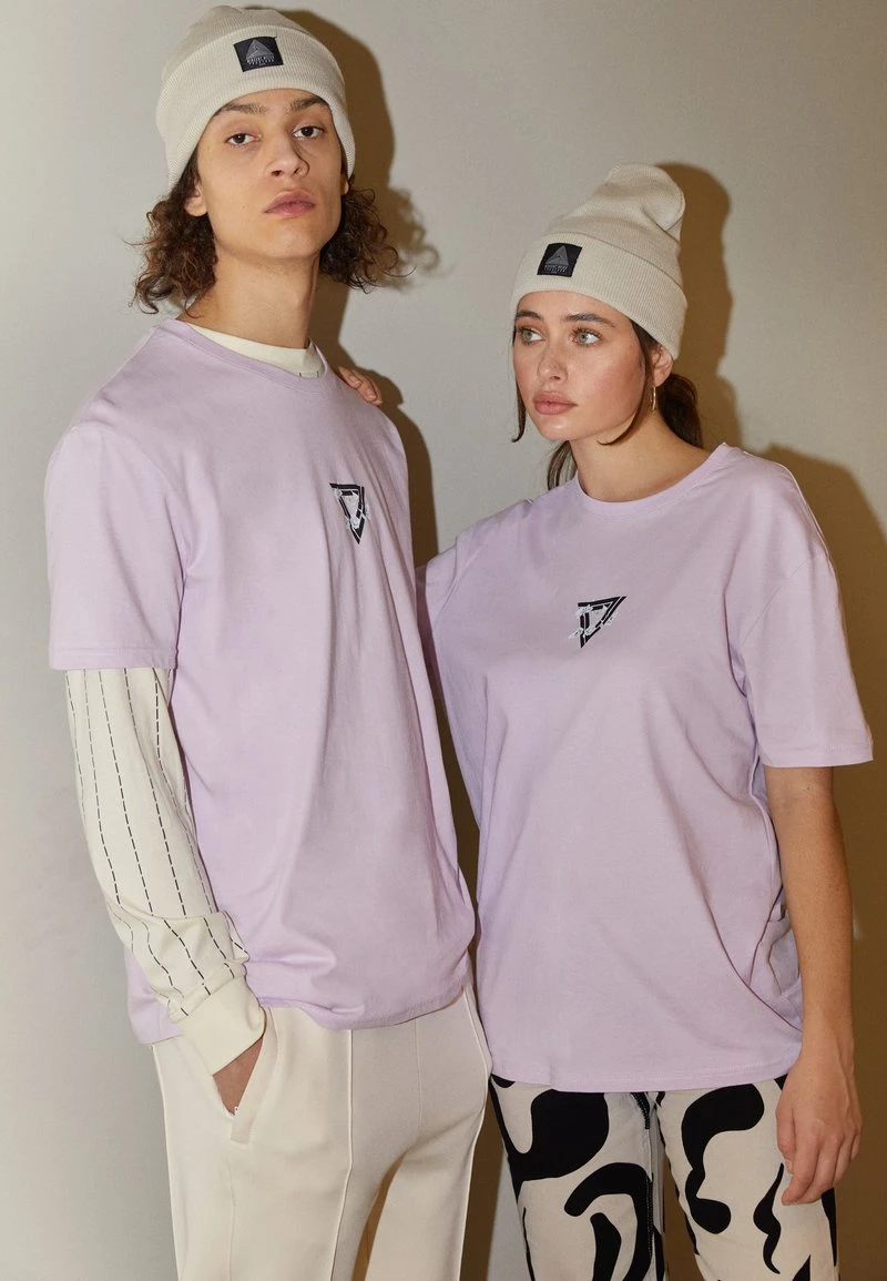 YOURTURN GRAPHIC TEE WINCENT WEISS UNISEX - T-shirt Con Stampa - Lilac 6 YOURTURN GRAPHIC TEE WINCENT WEISS UNISEX - T-shirt Con Stampa - Lilac - immagine 4