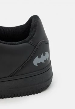 YOURTURN BATMAN UNISEX - Sneakers Basse - Black -Sconto YOURTURN in Italia 10ff1bd7f6f24a339b85410b0f9ed5b8