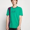 YOURTURN UNISEX - T-shirt Con Stampa - Purple/green 1 YOURTURN UNISEX - T-shirt Con Stampa - Purple/green -Sconto YOURTURN in Italia 451f78ab2bce495e9674491c60457f97