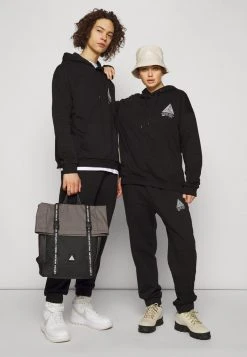 YOURTURN WINCENT WEISS TRIANGLE LOGO UNISEX - Felpa Con Cappuccio - Black -Sconto YOURTURN in Italia 52f67bea634f4b9bba1b2e02b73a1add