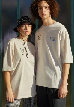 YOURTURN Unisex GRAPHIC TEE WINCENT WEISS BUTTERFLY TEE - T-shirt Con Stampa - Stone -Sconto YOURTURN in Italia 56d5520999c1437f8445f0c86a328e9d