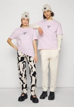 YOURTURN GRAPHIC TEE WINCENT WEISS UNISEX - T-shirt Con Stampa - Lilac 14 YOURTURN GRAPHIC TEE WINCENT WEISS UNISEX - T-shirt Con Stampa - Lilac -Sconto YOURTURN in Italia 65bd76048f52477aa040ce965fc5851e