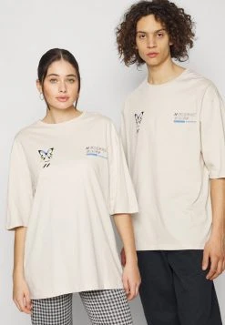 YOURTURN Unisex GRAPHIC TEE WINCENT WEISS BUTTERFLY TEE - T-shirt Con Stampa - Stone -Sconto YOURTURN in Italia 76c8e0e4485f427198995211dac53801