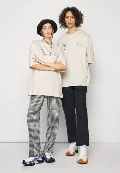 YOURTURN Unisex GRAPHIC TEE WINCENT WEISS BUTTERFLY TEE - T-shirt Con Stampa - Stone -Sconto YOURTURN in Italia 8cb4971b156347dfaf6e2e4c32198779