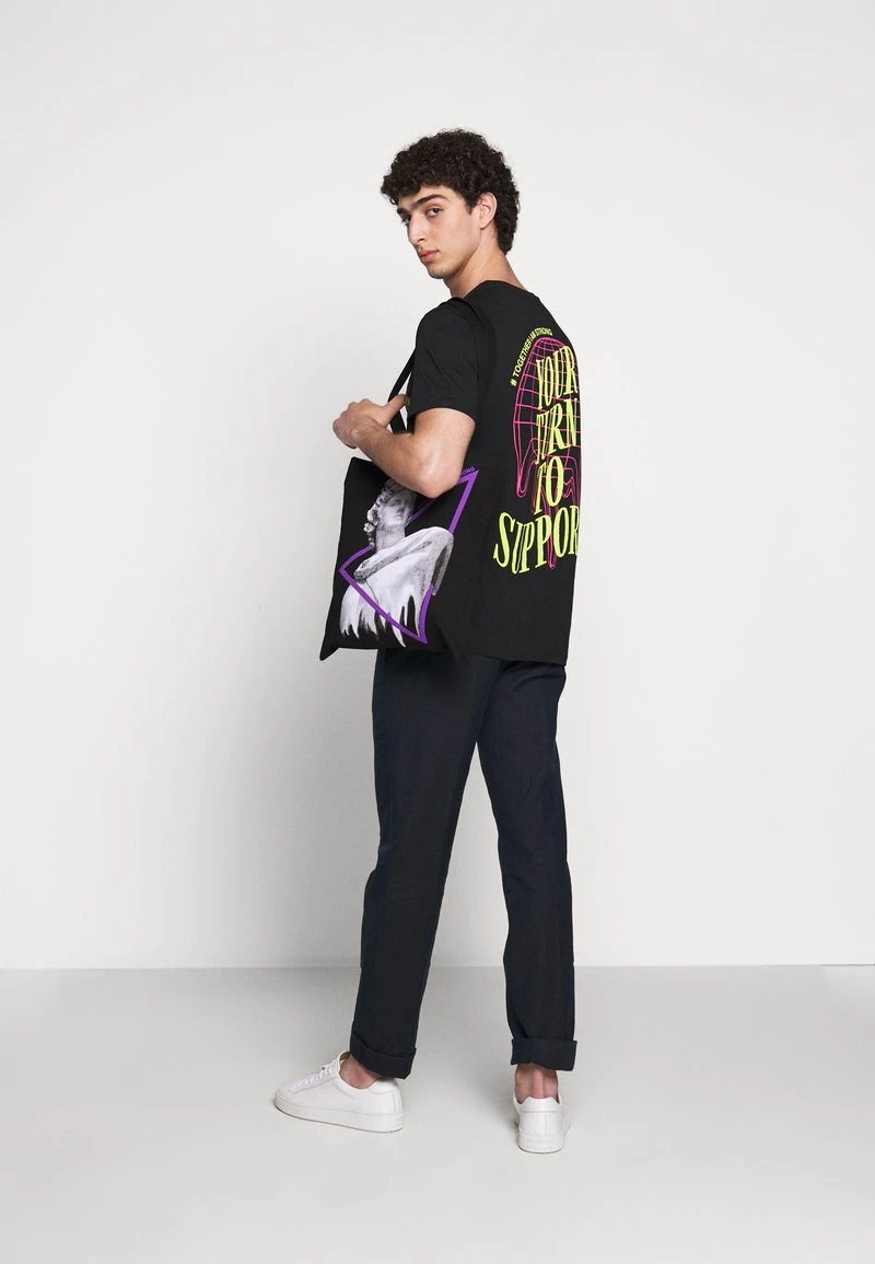 YOURTURN T-shirt Con Stampa - Black, Unisex 4 YOURTURN T-shirt Con Stampa - Black, Unisex - immagine 2