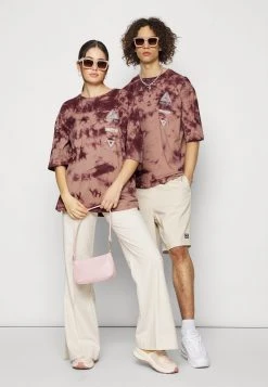 YOURTURN GRAPHIC TEE WINCENT WEISS UNISEX - T-shirt Con Stampa - Pink 14 YOURTURN GRAPHIC TEE WINCENT WEISS UNISEX - T-shirt Con Stampa - Pink -Sconto YOURTURN in Italia aa38dc138d14417485e5ce5f4edbb844