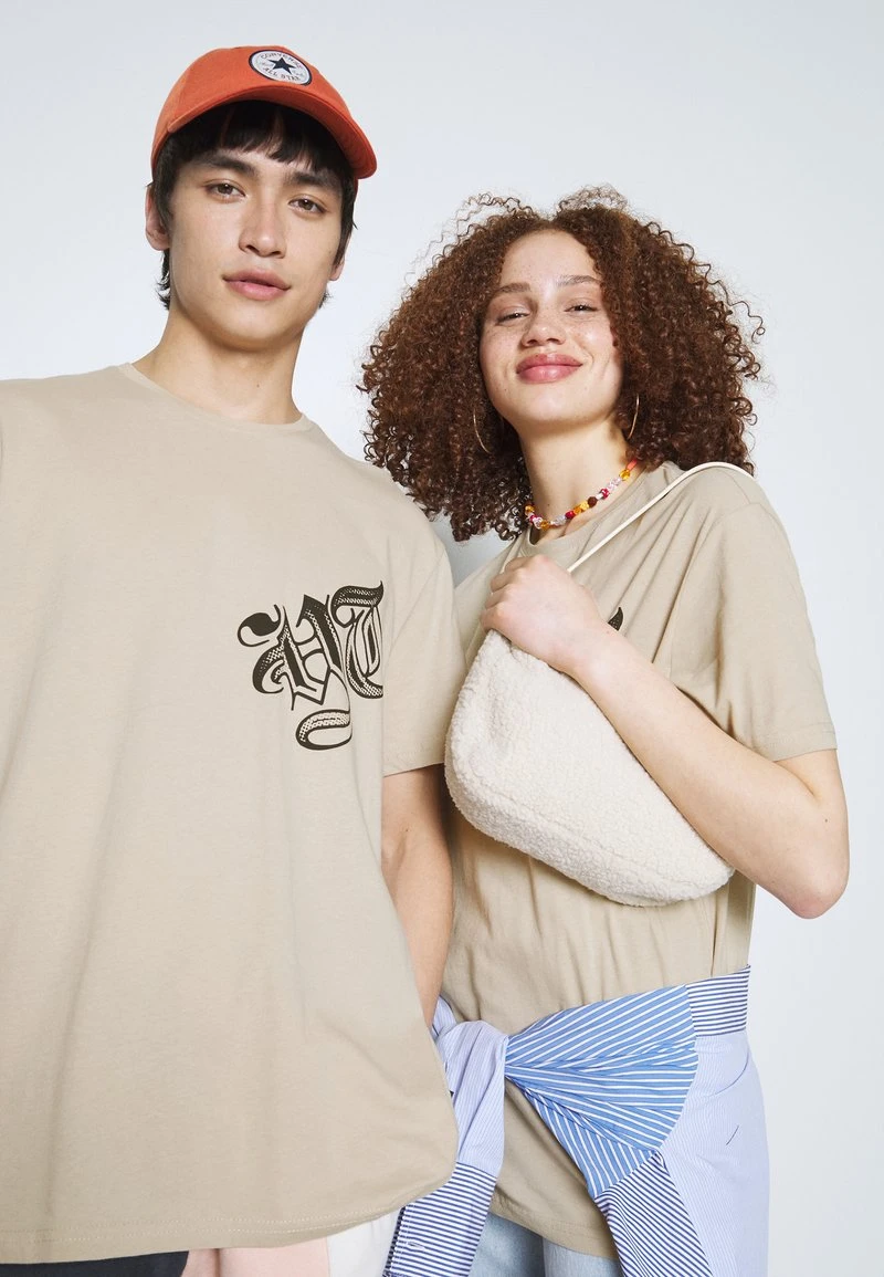 YOURTURN GRAPHIC TEE UNISEX - T-shirt Con Stampa - Tan 6 YOURTURN GRAPHIC TEE UNISEX - T-shirt Con Stampa - Tan - immagine 4