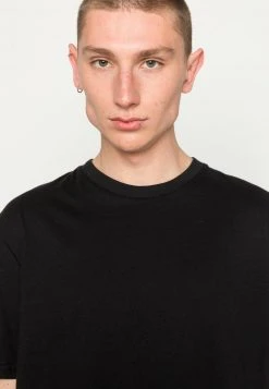 YOURTURN 3 PACK UNISEX - T-shirt Basic - Black 11 YOURTURN 3 PACK UNISEX - T-shirt Basic - Black -Sconto YOURTURN in Italia ba724f62304f4e41b33033baeaef7bc5