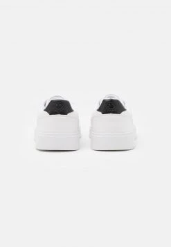 YOURTURN UNISEX - Sneakers Basse - White -Sconto YOURTURN in Italia c4d2ce3644f54a44980aba792d90bcfb
