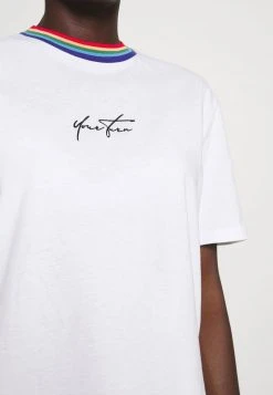 YOURTURN PRIDE UNISEX - T-shirt Con Stampa - White 13 YOURTURN PRIDE UNISEX - T-shirt Con Stampa - White -Sconto YOURTURN in Italia c64103a406654f9c8035a66a9b5bd681