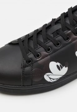 YOURTURN DISNEY UNISEX - Sneakers Basse - Black -Sconto YOURTURN in Italia cc82582912c9413db8dc2590ae0f96e0