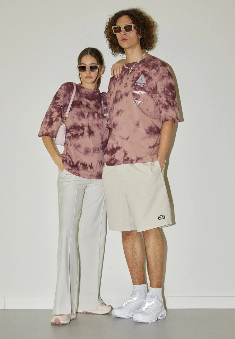 YOURTURN GRAPHIC TEE WINCENT WEISS UNISEX - T-shirt Con Stampa - Pink 3 YOURTURN GRAPHIC TEE WINCENT WEISS UNISEX - T-shirt Con Stampa - Pink