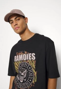 YOURTURN RAMONES TEE UNISEX - T-shirt Con Stampa - Black -Sconto YOURTURN in Italia ea0d0f609c0a483085fdd4862a2f212c